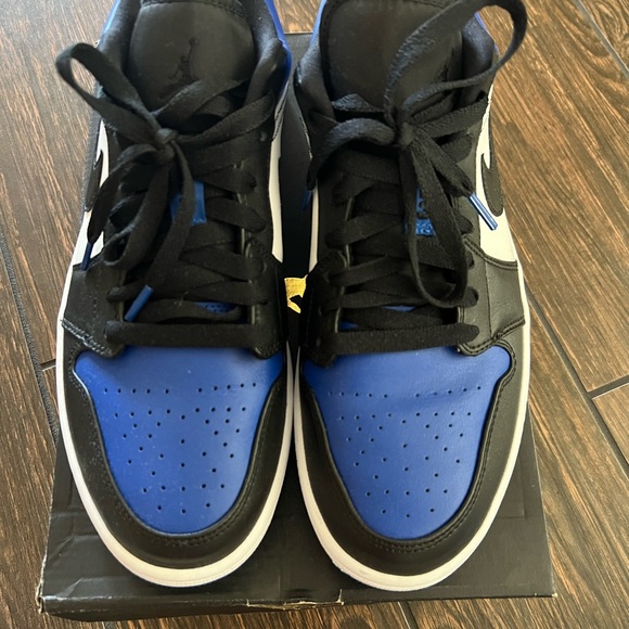 Jordan 1 low “Royal Toe” Size 10.5 - Picture 4 of 5